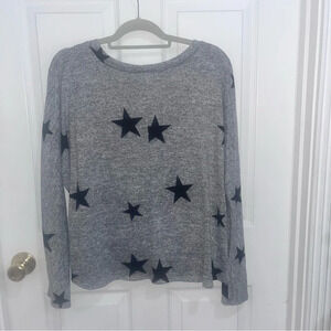 A.beyer women’s sweater sz large
Gray with stars
